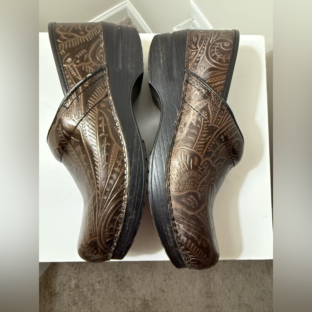 Dansko Brown Pattern Design Clogs - image 6